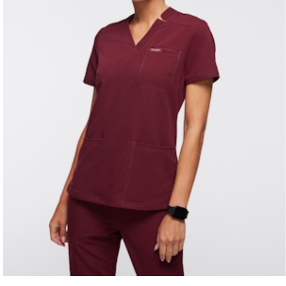 NWOT JAANU Women’s 3 Pocket Scrub Top Wine